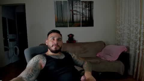 Snapshot of gymdominus chatting on 06-16-26, 01:36 gymdominus online show from 06-16-26, 01:36