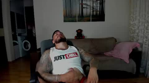 Snapshot of gymdominus chatting on 06-25-26, 03:27 gymdominus online show from 06-25-26, 03:27