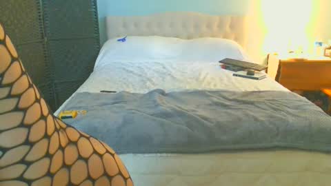 Snapshot of h0neyhavoc chatting on 07-01-26, 01:02 Vee online show from 07-01-26, 01:02