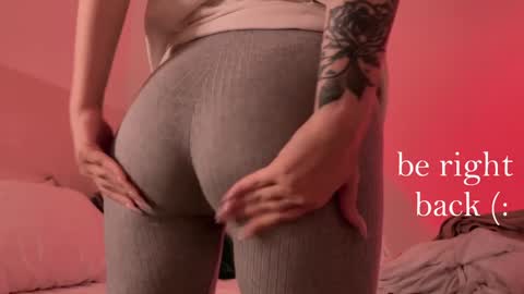 Snapshot of h2h0e chatting on 12-14-24, 07:57 Lana online show from 12-14-24, 07:57