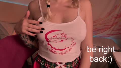 Snapshot of h2h0e chatting on 01-26-25, 10:13 Lana online show from 01-26-25, 10:13