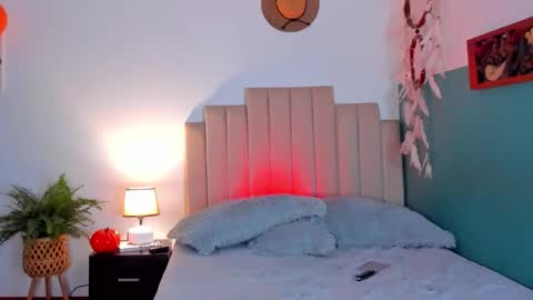 Paulina  online show from 10-29-25, 04:37