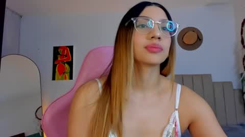 Snapshot of h3y_mia3 chatting on 07-14-26, 04:06 Paulina online show from 07-14-26, 04:06