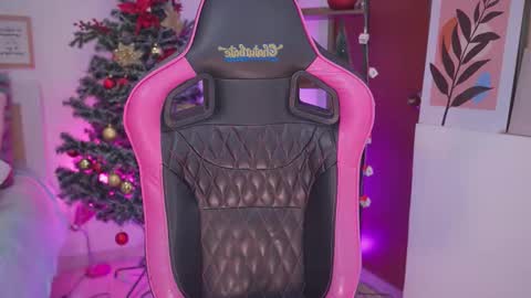 Snapshot of hade_collinss chatting on 12-15-25, 06:56 Hade online show from 12-15-25, 06:56