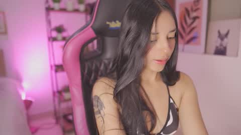 Snapshot of hade_collinss chatting on 01-06-26, 05:16 Hade online show from 01-06-26, 05:16