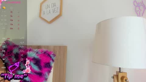 Hadid online show from 11-20-25, 06:40