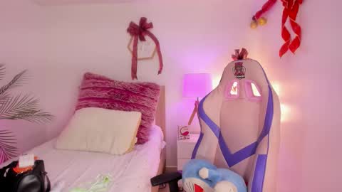 Hadid online show from 12-15-25, 06:45