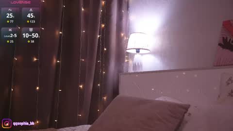 Snapshot of hadleynichols chatting on 05-21-26, 01:23 Hi Im Rebecca Glad to see you in my room PVT is open online show from 05-21-26, 01:23