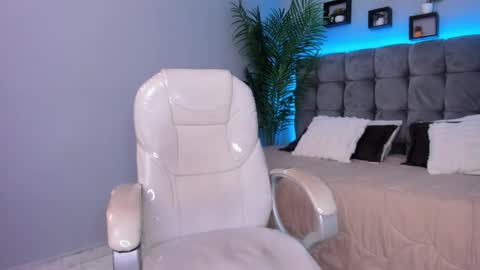 Snapshot of hailey_bieber_ chatting on 02-13-26, 06:37 hailey_bieber_ online show from 02-13-26, 06:37