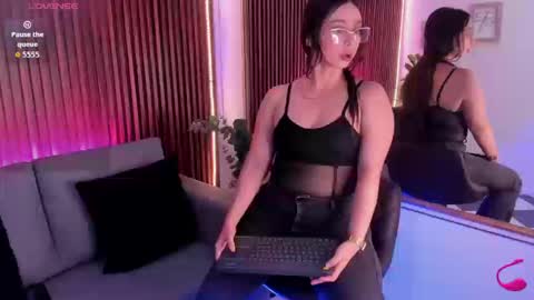 Snapshot of hailey_bieber_ chatting on 03-03-26, 10:04 hailey_bieber_ online show from 03-03-26, 10:04