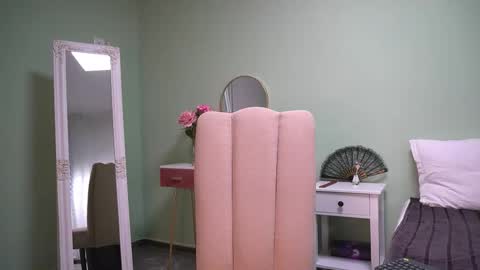 Hailey online show from 10-27-25, 05:11