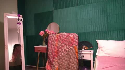 Hailey online show from 11-04-25, 04:11