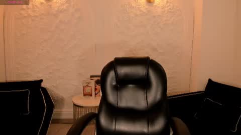 Snapshot of haileyross_ chatting on 06-18-26, 01:50 Hailey online show from 06-18-26, 01:50