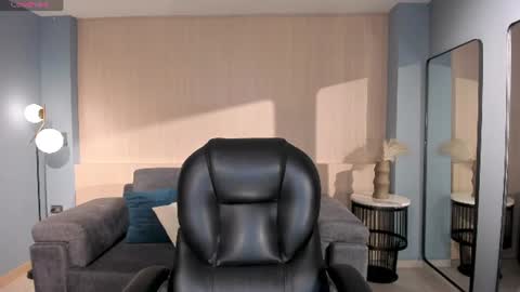 Snapshot of haileyross_ chatting on 06-20-26, 01:52 Hailey online show from 06-20-26, 01:52
