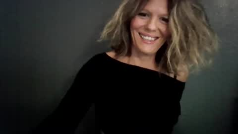 Snapshot of haileys123 chatting on 06-30-26, 04:52 Hailey online show from 06-30-26, 04:52