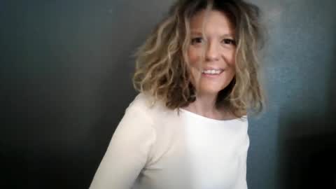 Snapshot of haileys123 chatting on 07-18-26, 04:33 Hailey online show from 07-18-26, 04:33