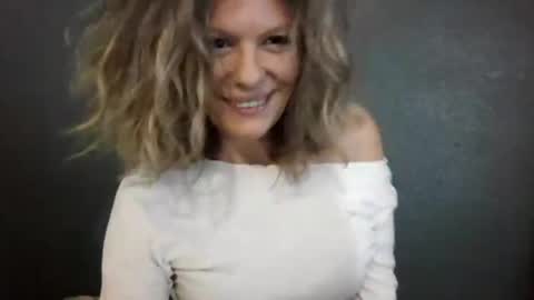Snapshot of haileys123 chatting on 07-28-26, 04:50 Hailey online show from 07-28-26, 04:50