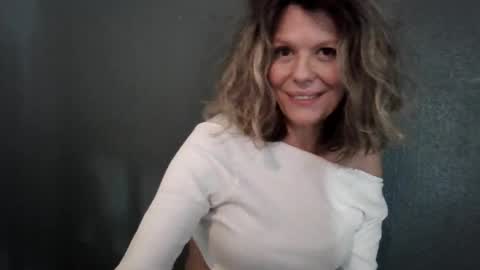 Snapshot of haileys123 chatting on 07-28-26, 06:20 Hailey online show from 07-28-26, 06:20