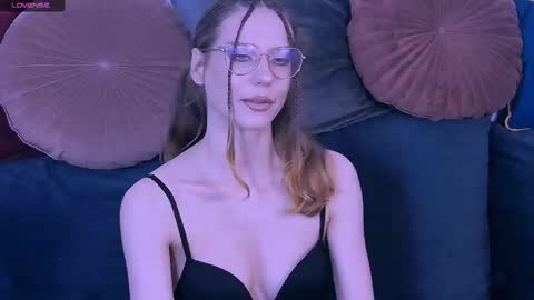 Snapshot of haileysinclair chatting on 05-28-26, 08:17 Carla online show from 05-28-26, 08:17