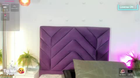 Snapshot of haileystonei chatting on 06-04-26, 12:00 haileystonei online show from 06-04-26, 12:00