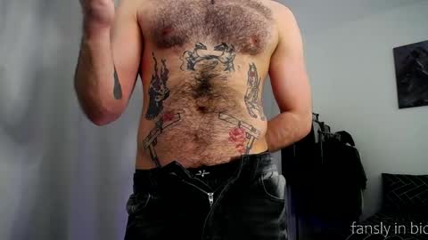 Snapshot of hairycuss chatting on 05-18-26, 06:03 Adam online show from 05-18-26, 06:03