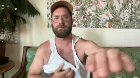 Snapshot of hairyfitguy444 chatting on 07-08-26, 04:33 Harry Fit Big Bro Dad Sir online show from 07-08-26, 04:33