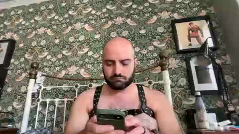 Snapshot of hairyleatherguy chatting on 07-01-26, 11:01 Hairy Guy online show from 07-01-26, 11:01