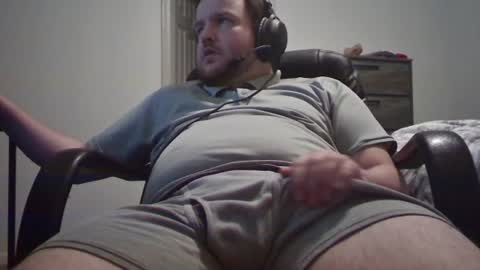 Snapshot of hairymikey chatting on 06-25-26, 04:12 hairymikey online show from 06-25-26, 04:12