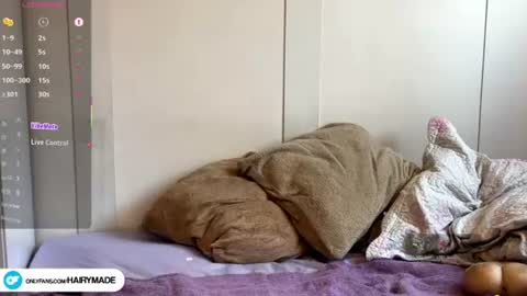 Snapshot of hairyshort chatting on 06-10-26, 06:18 hairy and short online show from 06-10-26, 06:18