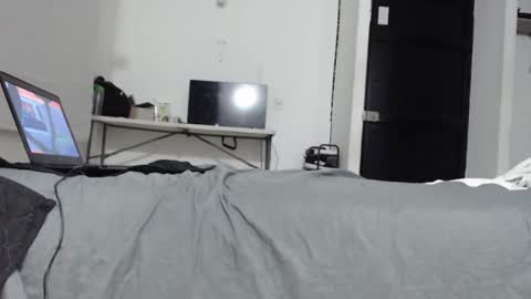 Snapshot of halfenaked17 chatting on 11-18-25, 11:48 halfenaked17 online show from 11-18-25, 11:48