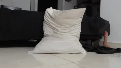 Snapshot of halfenaked17 chatting on 12-14-25, 01:00 halfenaked17 online show from 12-14-25, 01:00