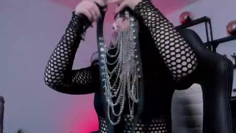 halley_ravenn online show from 05-18-26, 09:42