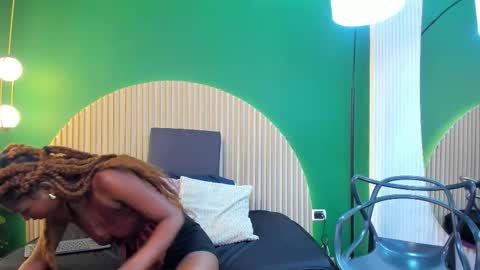 Halley Lorens online show from 12-02-25, 07:20