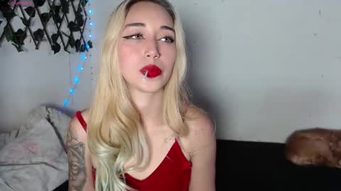 Snapshot of hallie_cam2 chatting on 09-24-25, 09:51 HALLIE online show from 09-24-25, 09:51