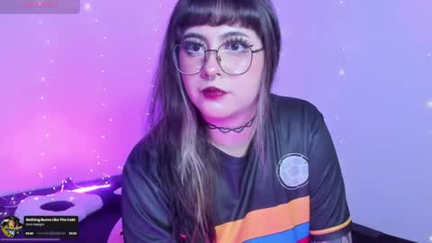 Snapshot of hallucigenia_sparza chatting on 06-17-26, 10:00 Hallu online show from 06-17-26, 10:00