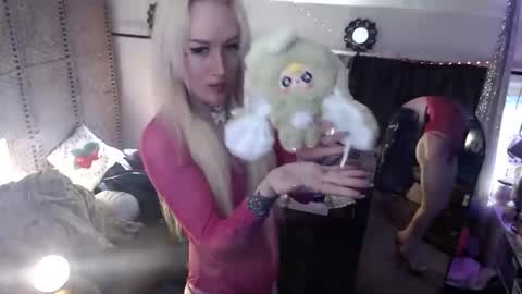 Snapshot of halovalentine chatting on 04-22-26, 11:06 halovalentine online show from 04-22-26, 11:06