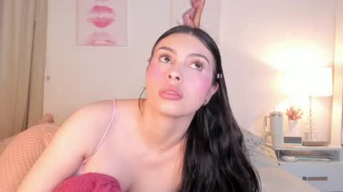 Snapshot of halseycox__ chatting on 07-16-26, 05:46 Halsey Maria online show from 07-16-26, 05:46
