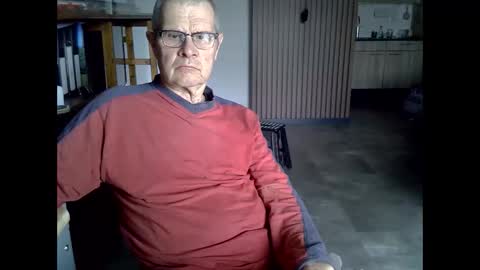 Snapshot of hamto65 chatting on 04-11-26, 02:10 Prefer men 80 online show from 04-11-26, 02:10