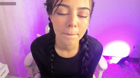 Hana Garcia online show from 10-28-25, 10:34