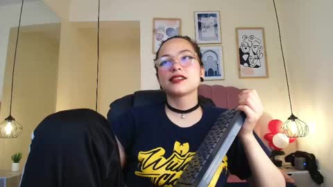 hanabie_ online show from 04-29-26, 04:38