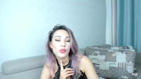Snapshot of hanah_cho_cho chatting on 02-14-25, 05:30 Hanah online show from 02-14-25, 05:30