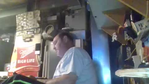 Snapshot of handiemanhere chatting on 11-05-25, 01:33 naked man online show from 11-05-25, 01:33