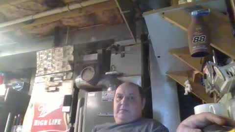 Snapshot of handiemanhere chatting on 01-08-26, 04:26 naked man online show from 01-08-26, 04:26