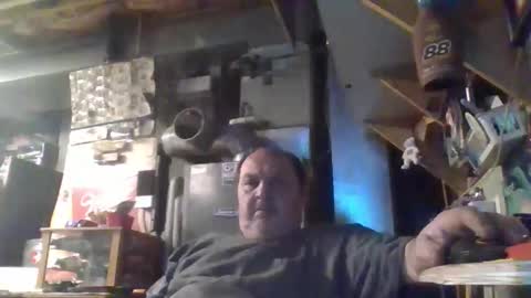 Snapshot of handiemanhere chatting on 03-31-26, 03:52 naked man online show from 03-31-26, 03:52