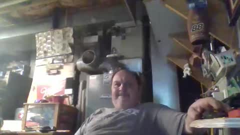 Snapshot of handiemanhere chatting on 04-01-26, 12:00 naked man online show from 04-01-26, 12:00