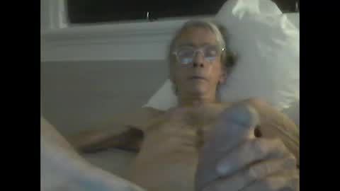 handshappyfu1 online show from 12-16-24, 02:38