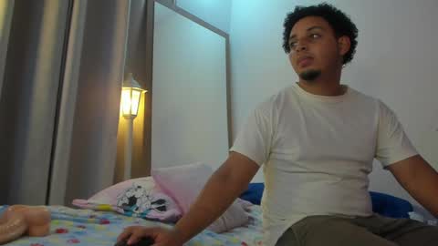 Snapshot of handsome_petite chatting on 01-04-25, 03:07 grace and tim online show from 01-04-25, 03:07