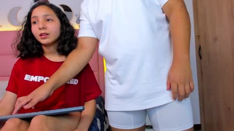 Snapshot of handsome_petite chatting on 01-06-25, 02:04 grace and tim online show from 01-06-25, 02:04