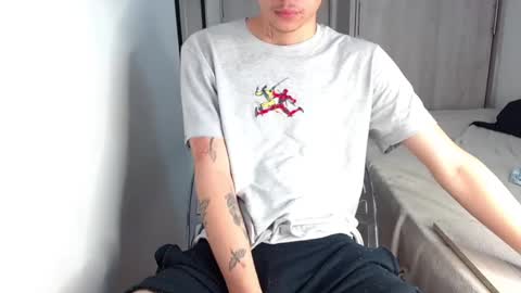 Snapshot of handsome_white1 chatting on 02-05-25, 08:04 jorge daniel online show from 02-05-25, 08:04