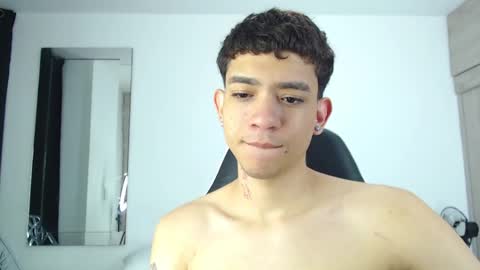 Snapshot of handsome_white1 chatting on 09-30-25, 01:43 jorge daniel online show from 09-30-25, 01:43